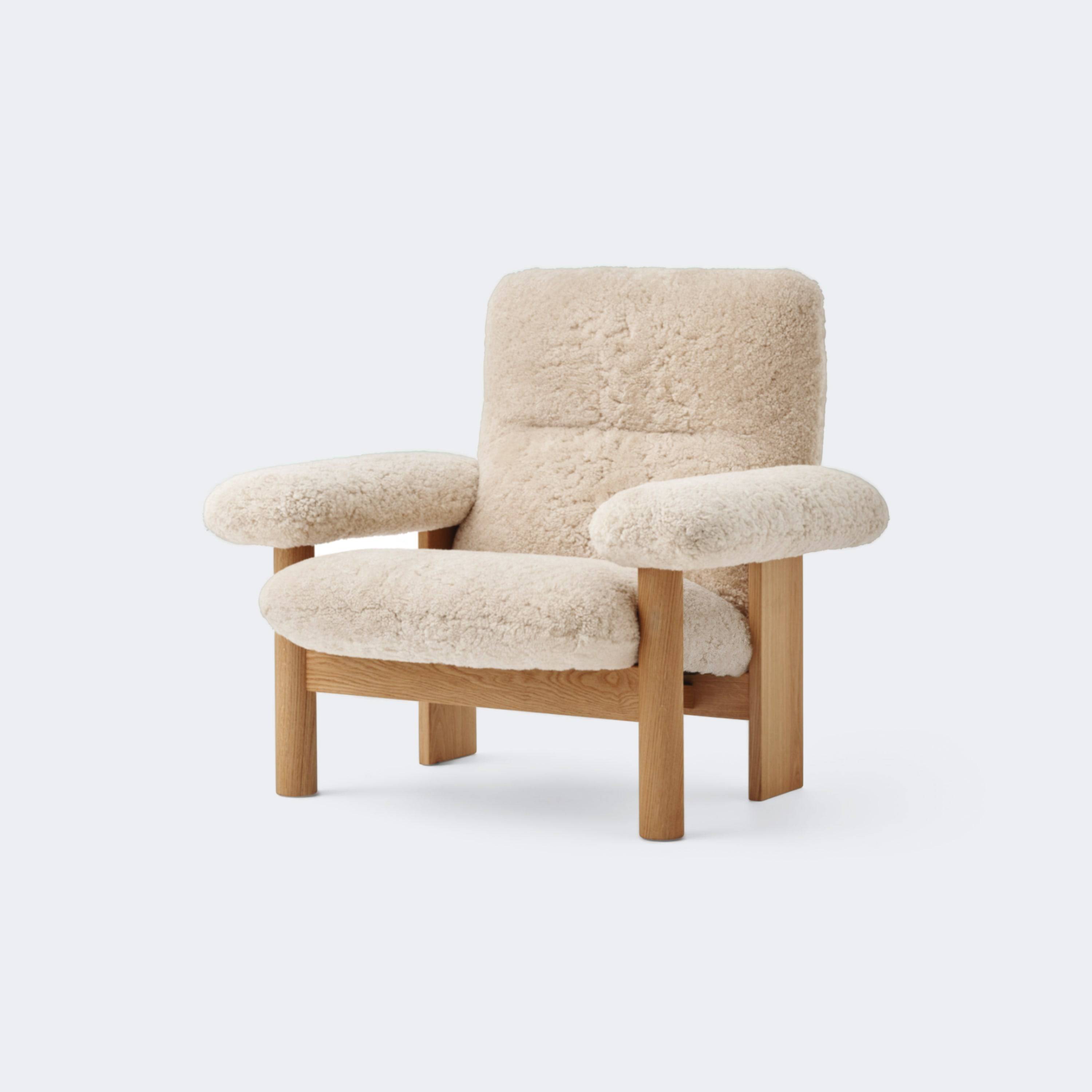 Audo Copenhagen Brasilia Lounge Chair Natural Oak Sheepskin Nature - KANSO