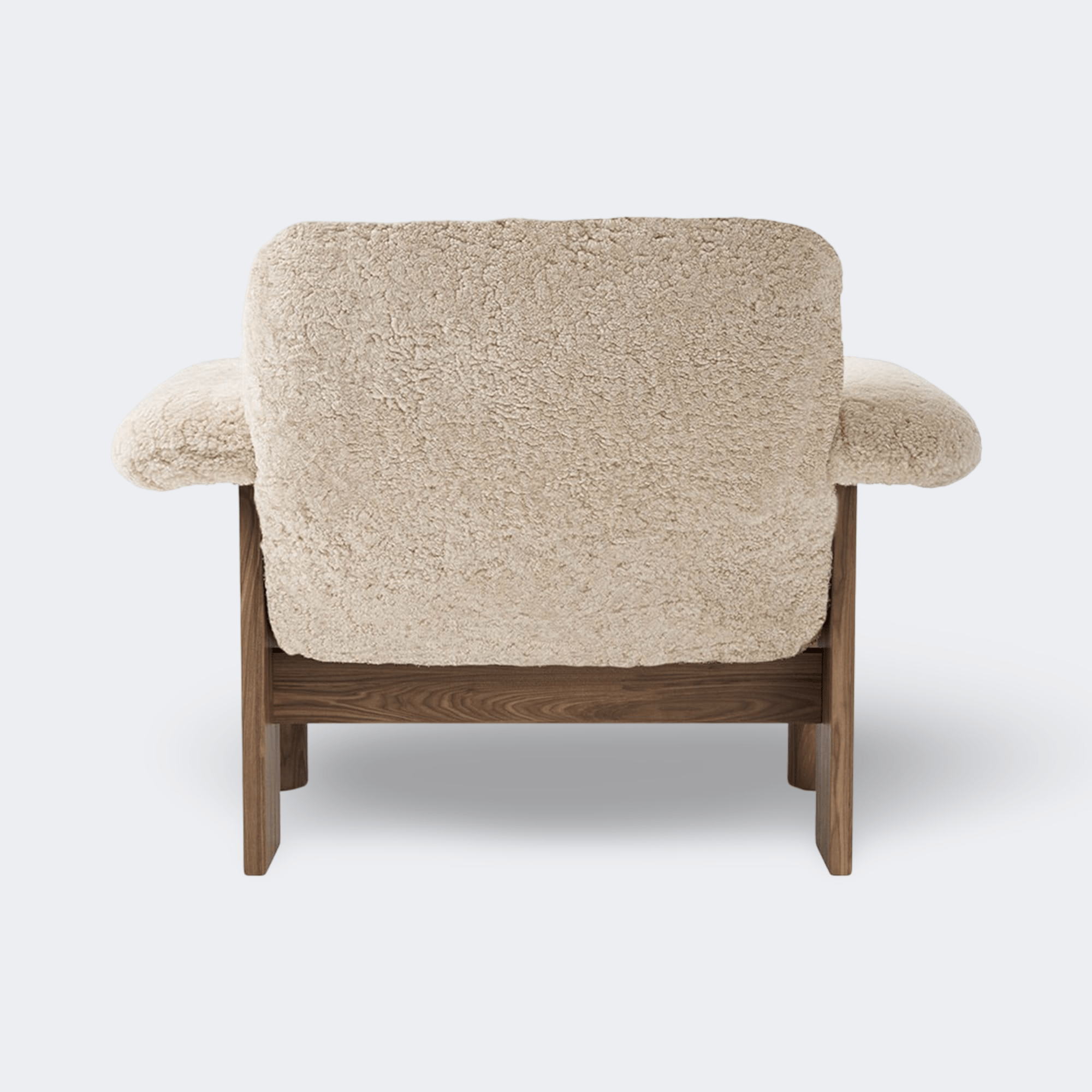 Audo Copenhagen Brasilia Lounge Chair, Low Back Walnut Sheepskin Nature - KANSO