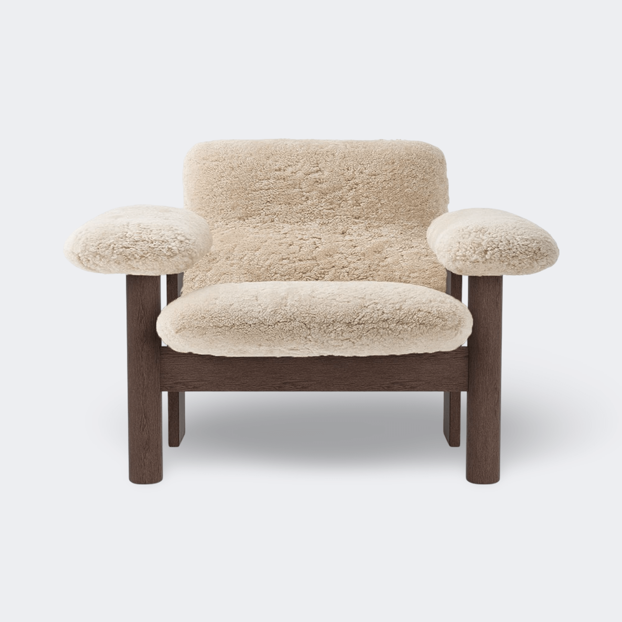 Audo Copenhagen Brasilia Lounge Chair, Low Back Dark Stained Oak Sheepskin Nature - KANSO