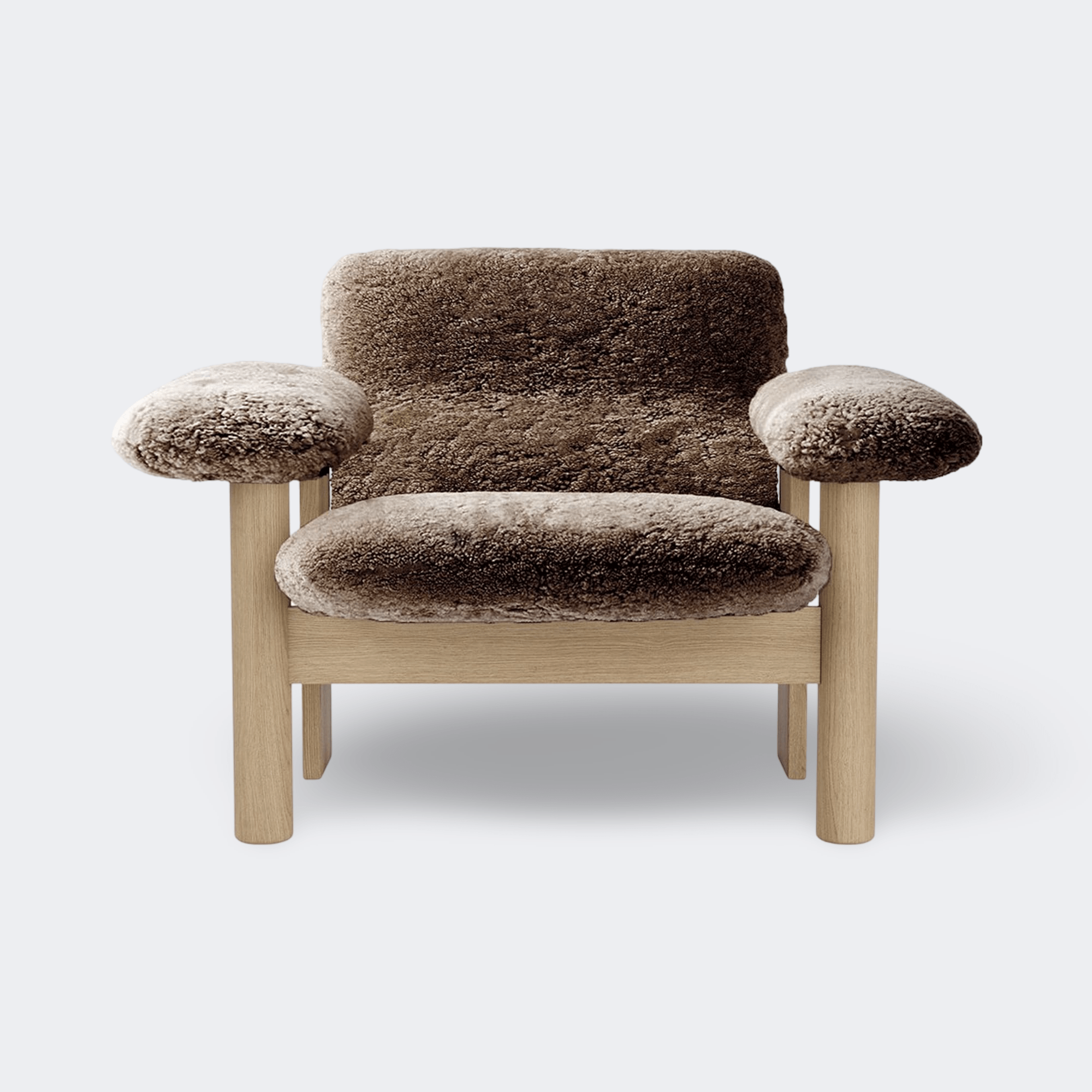 Audo Copenhagen Brasilia Lounge Chair, Low Back Natural Oak Sheepskin Sahara - KANSO
