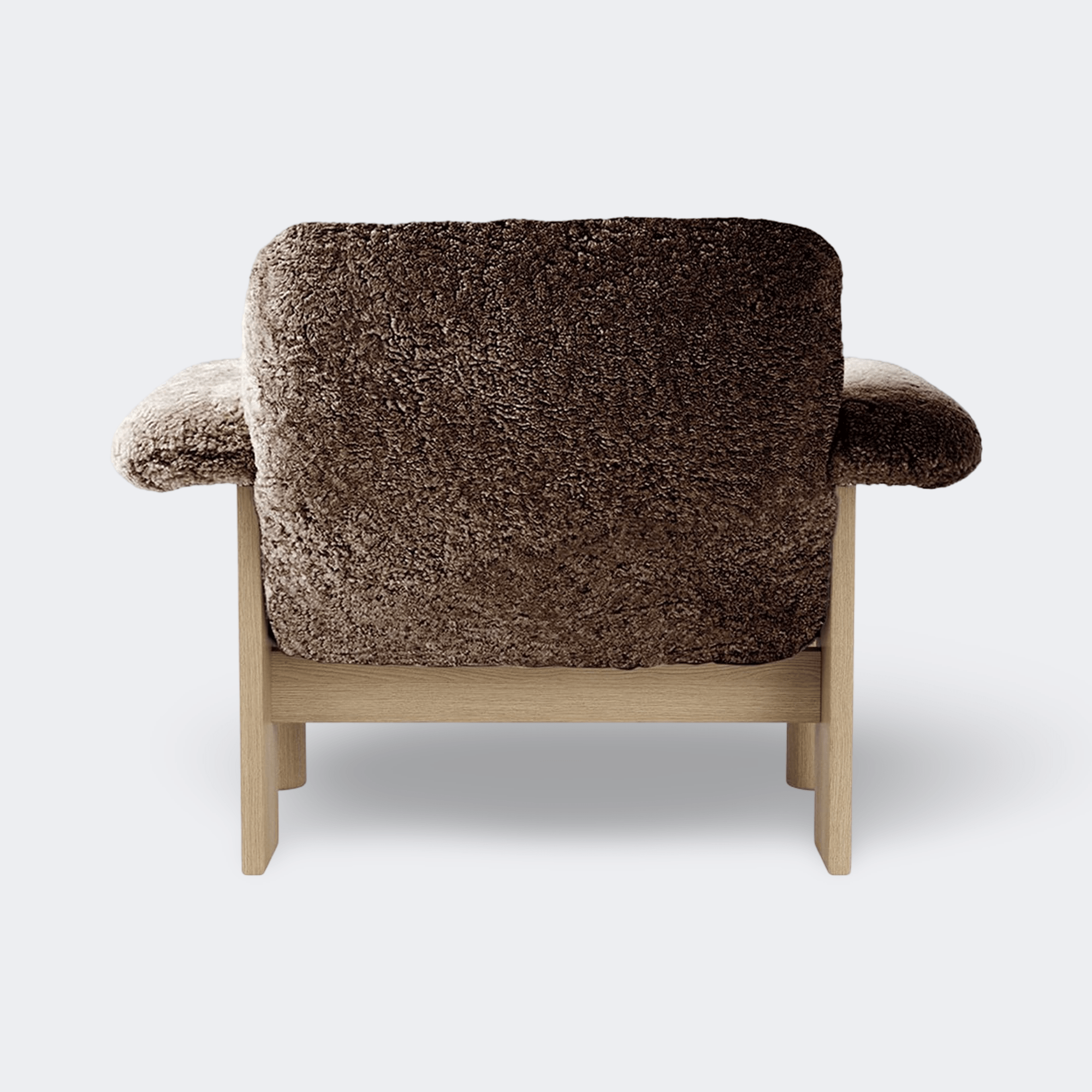 Audo Copenhagen Brasilia Lounge Chair, Low Back Natural Oak Sheepskin Sahara - KANSO