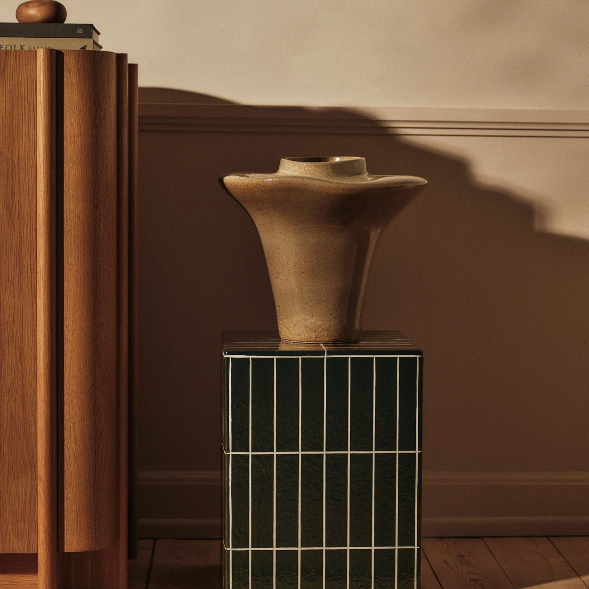 Ferm Living Evio Vase Elm Green Large#Color_Elm Green