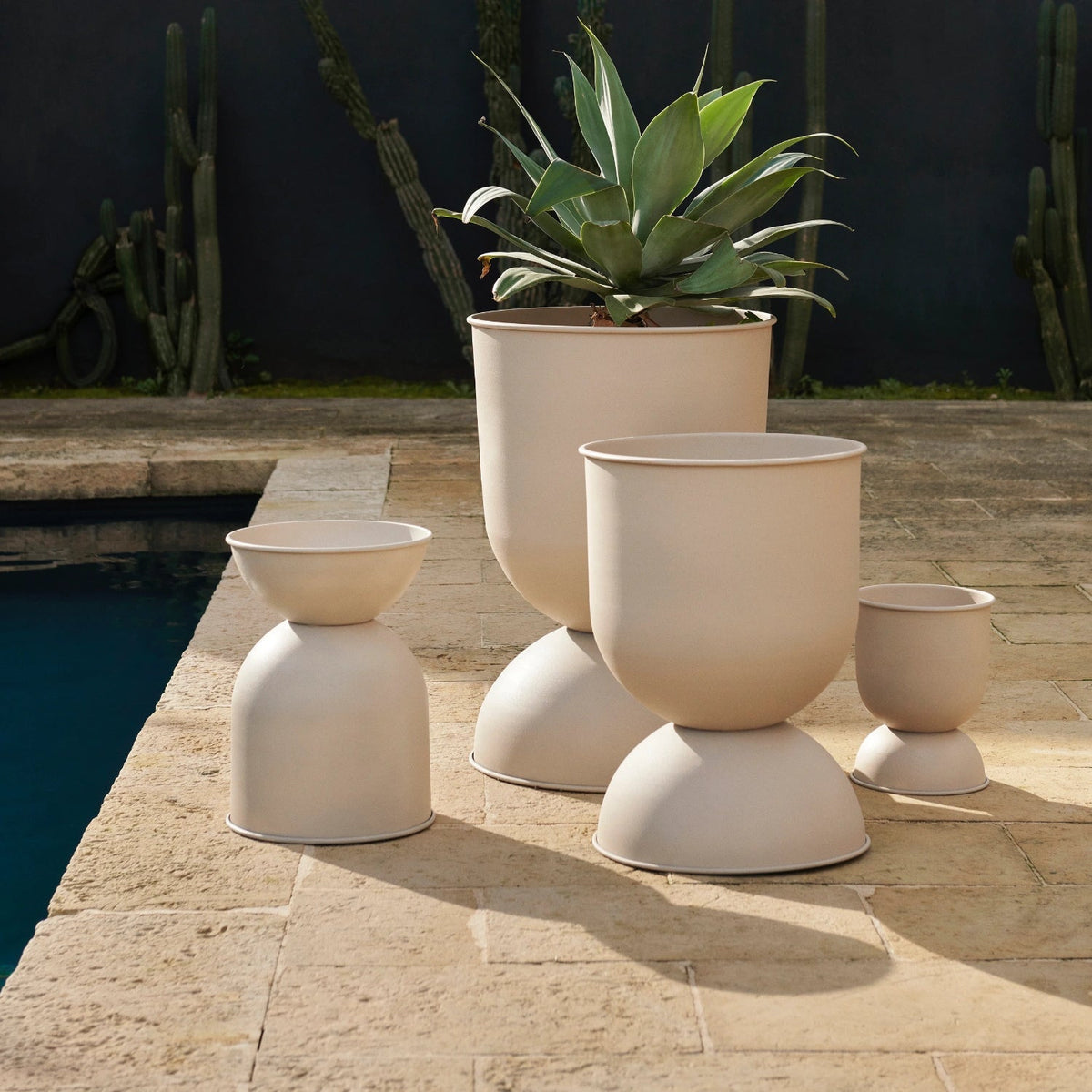 Ferm Living Hourglass Pot, Cashmere