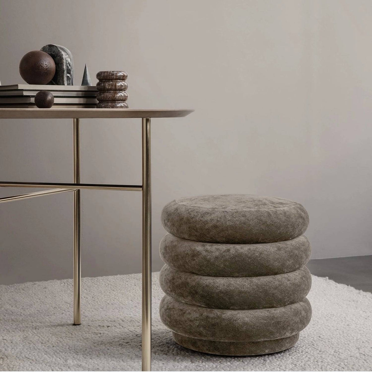 Ferm Living Pouf Round Faded Velvet Beige#Color_Beige