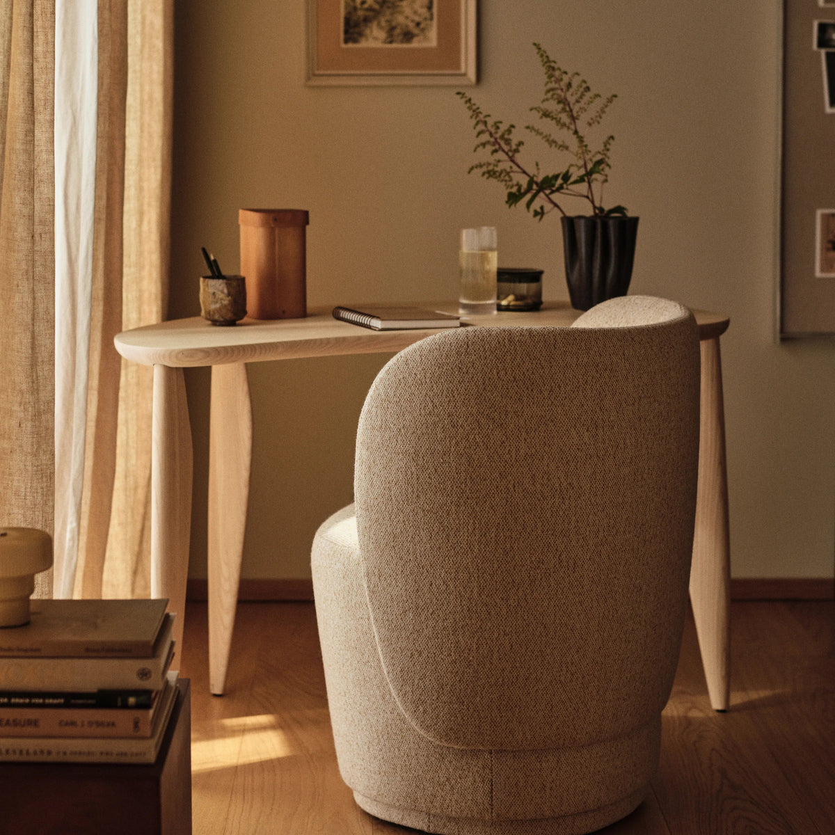 ferm Living Rico Club Chair - Swivel Base, Vanir Off-White/Honey - KANSO#Color_Vanir Off-White/Honey