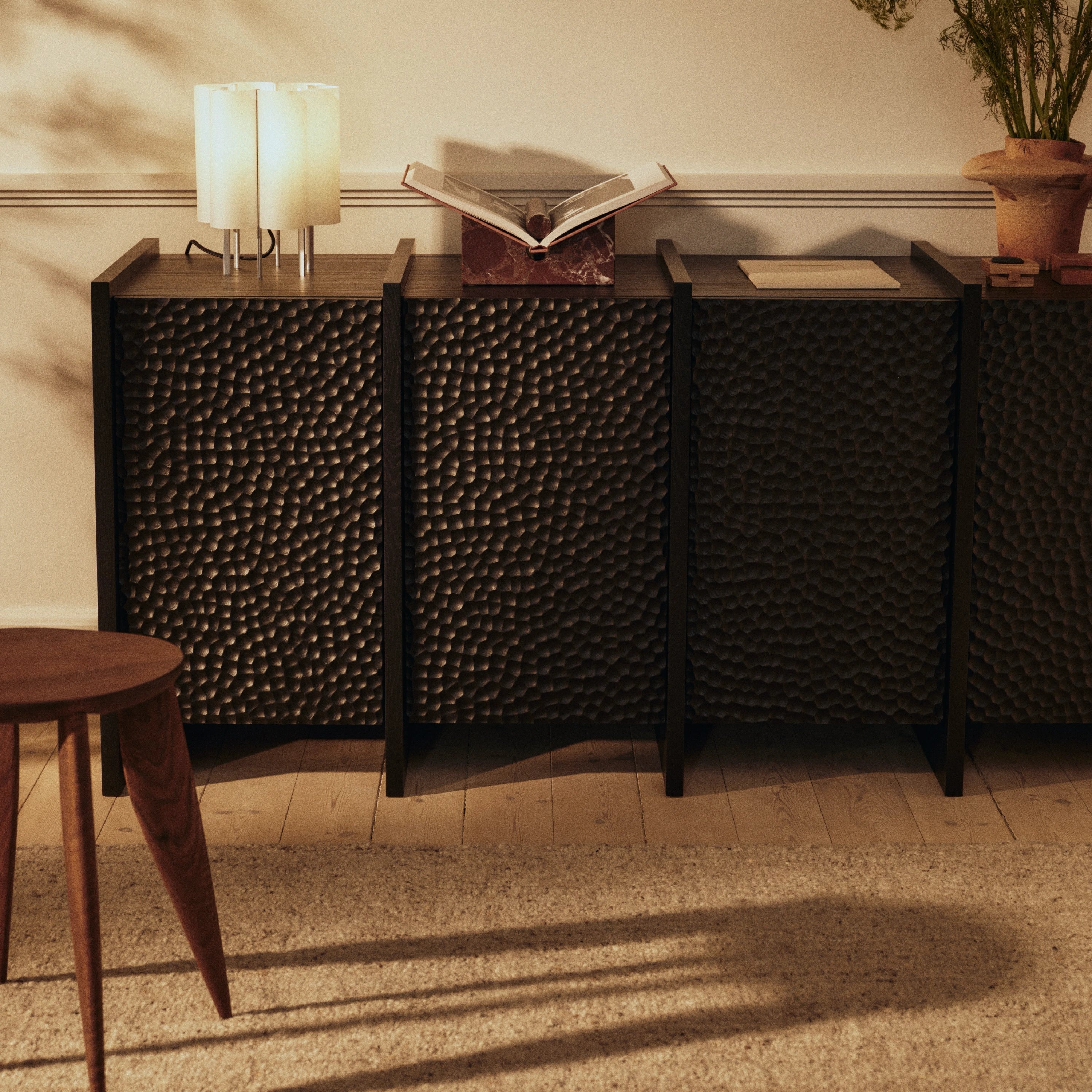 Ferm Living Tvara Book Stand Rosso Levanto