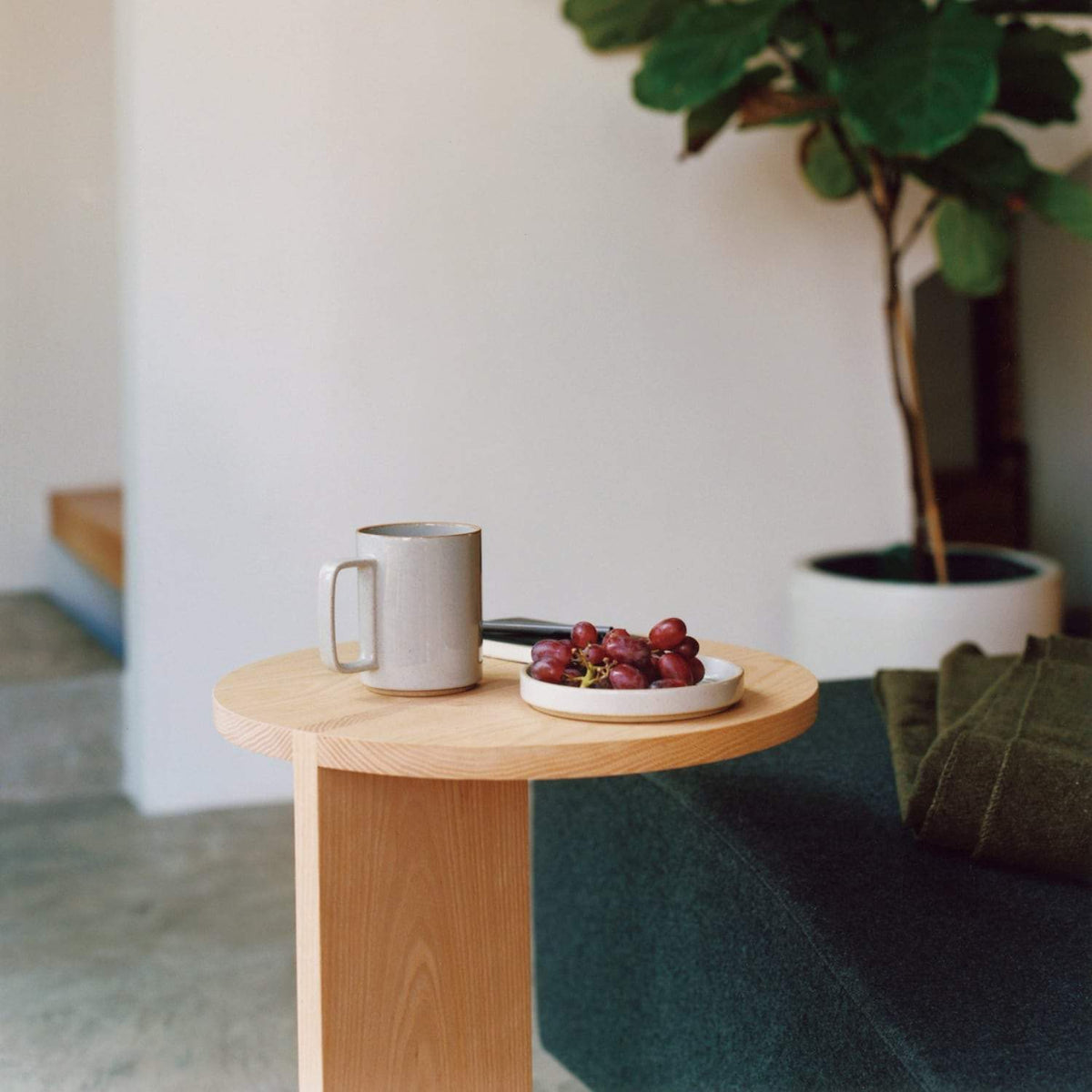 Hasami Porcelain Mug in Gloss Gray