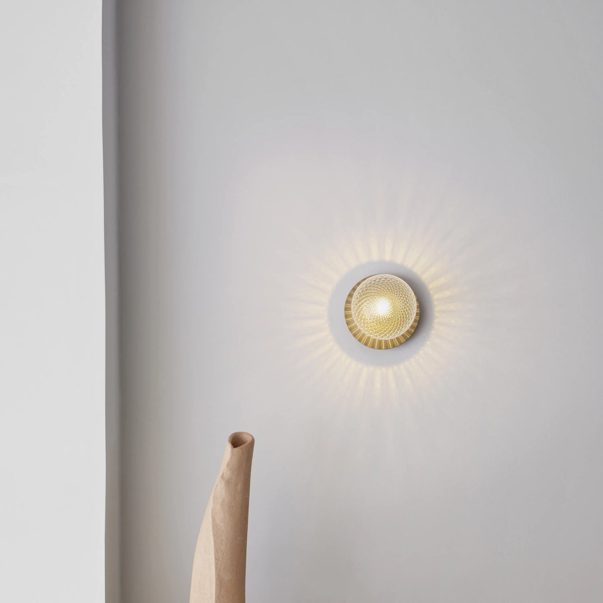 Nuura Liila 1 Wall Light Medium, Nordic Gold / Optic Clear - KANSO#Finish_Nordic Gold / Optic Clear