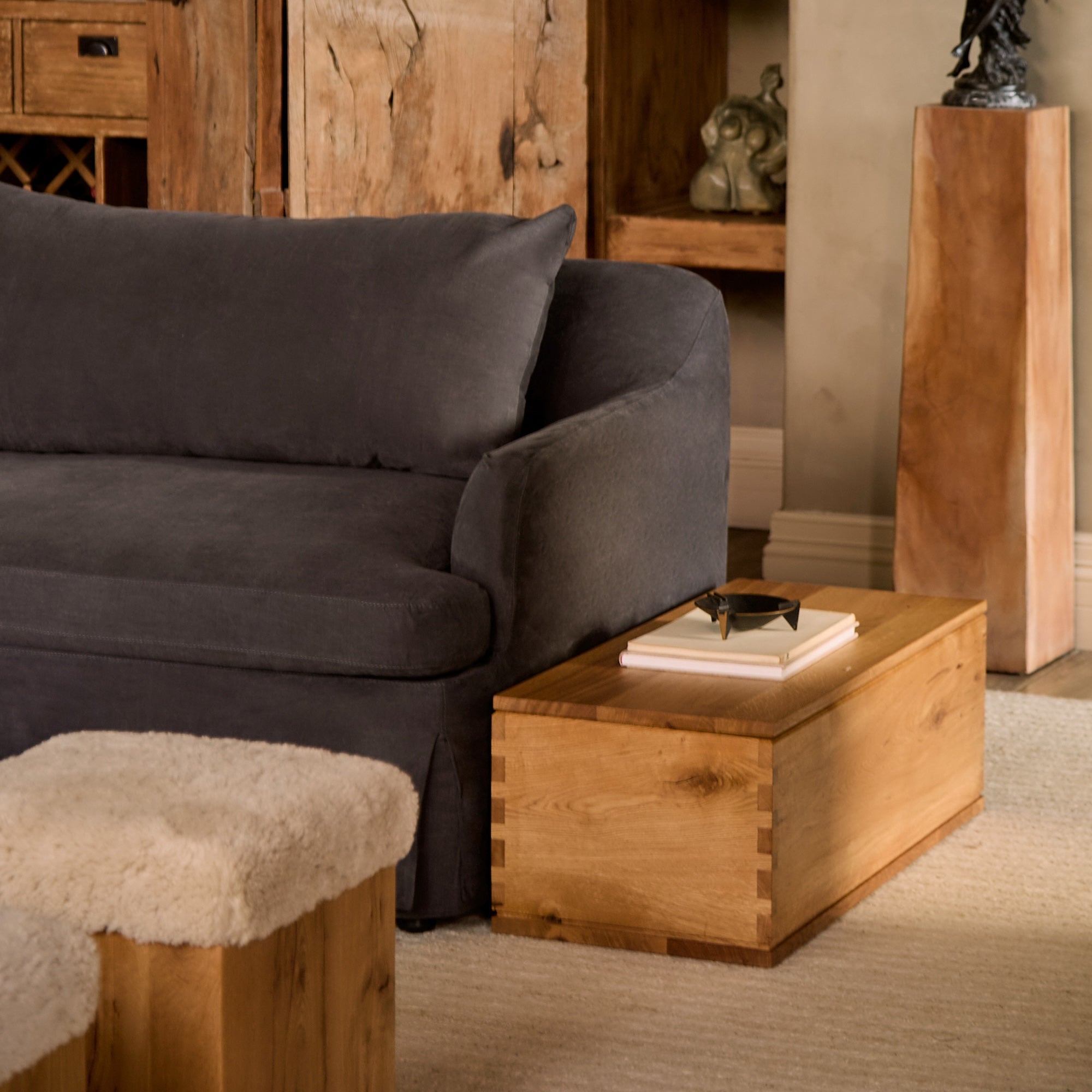 House of Leon Antwerp Sofa#Color_Vintage Black