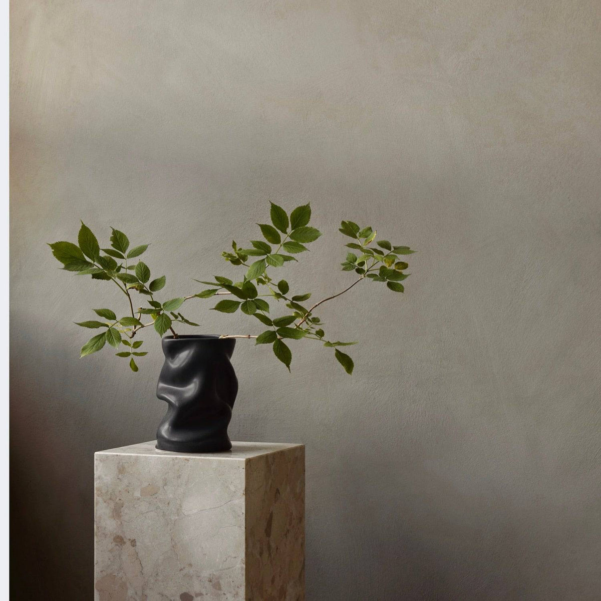 Audo Copenhagen Collapse Vase Black#Finish_Black