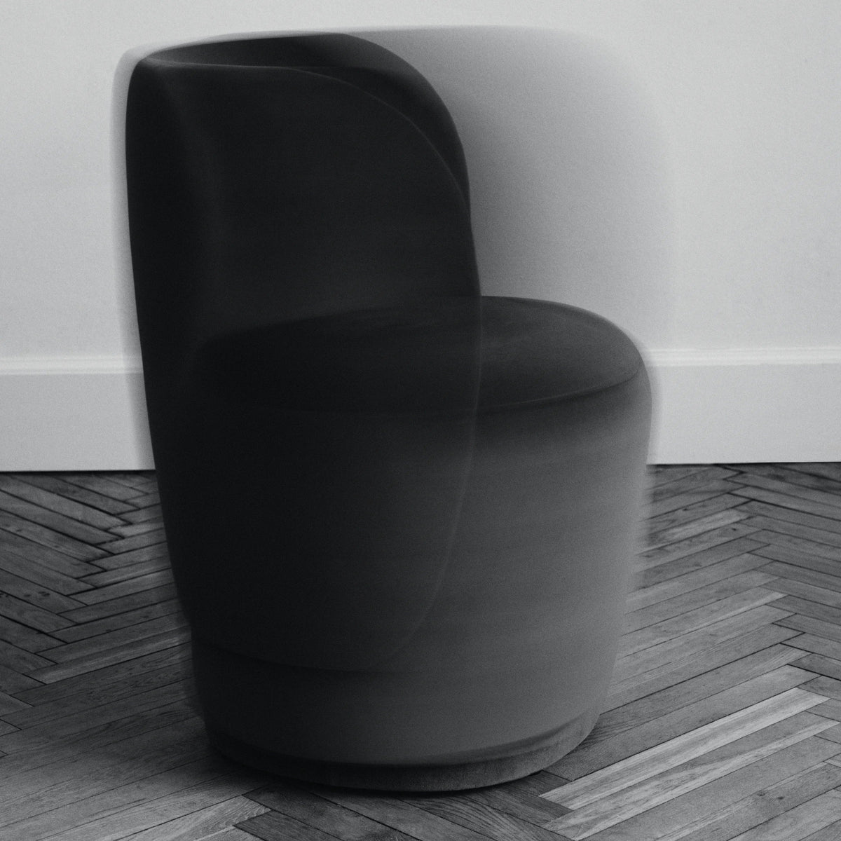 ferm Living Rico Club Chair - Swivel Base, Rich Velvet Coffee - KANSO#Color_Rich Velvet Coffee