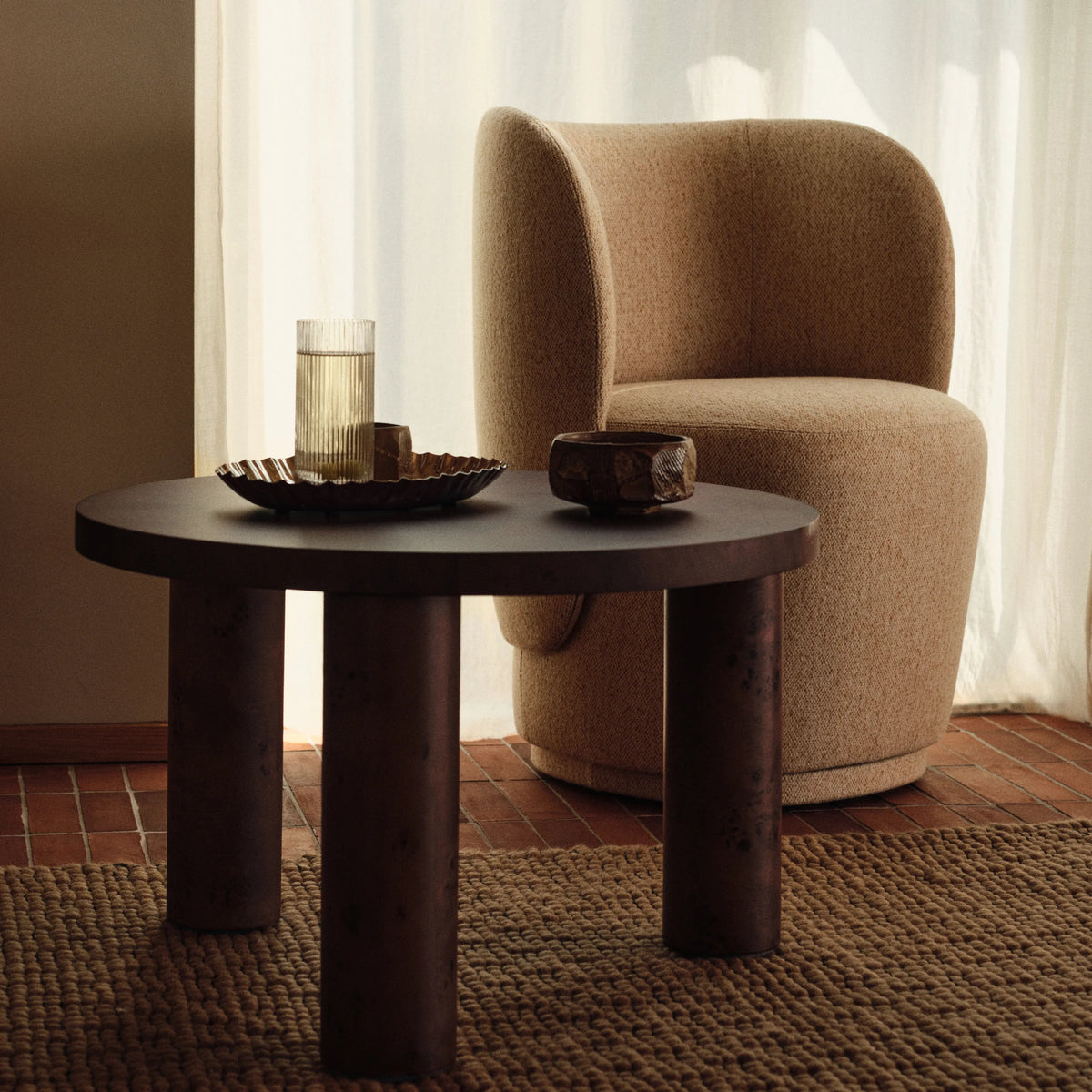 ferm Living Rico Club Chair - Swivel Base, Vanir Off-White/Honey - KANSO#Color_Vanir Off-White/Honey