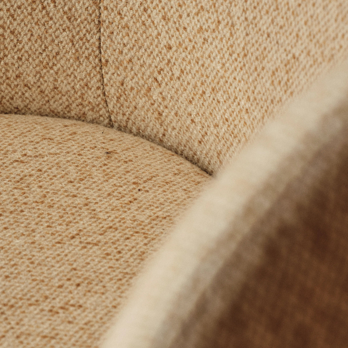 ferm Living Rico Club Chair - Swivel Base, Vanir Off-White/Honey - KANSO#Color_Vanir Off-White/Honey