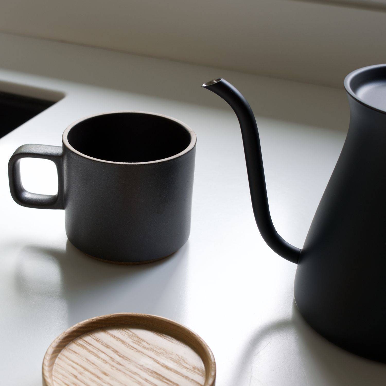 Hasami Porcelain Mug in Black 15 oz. - KANSO