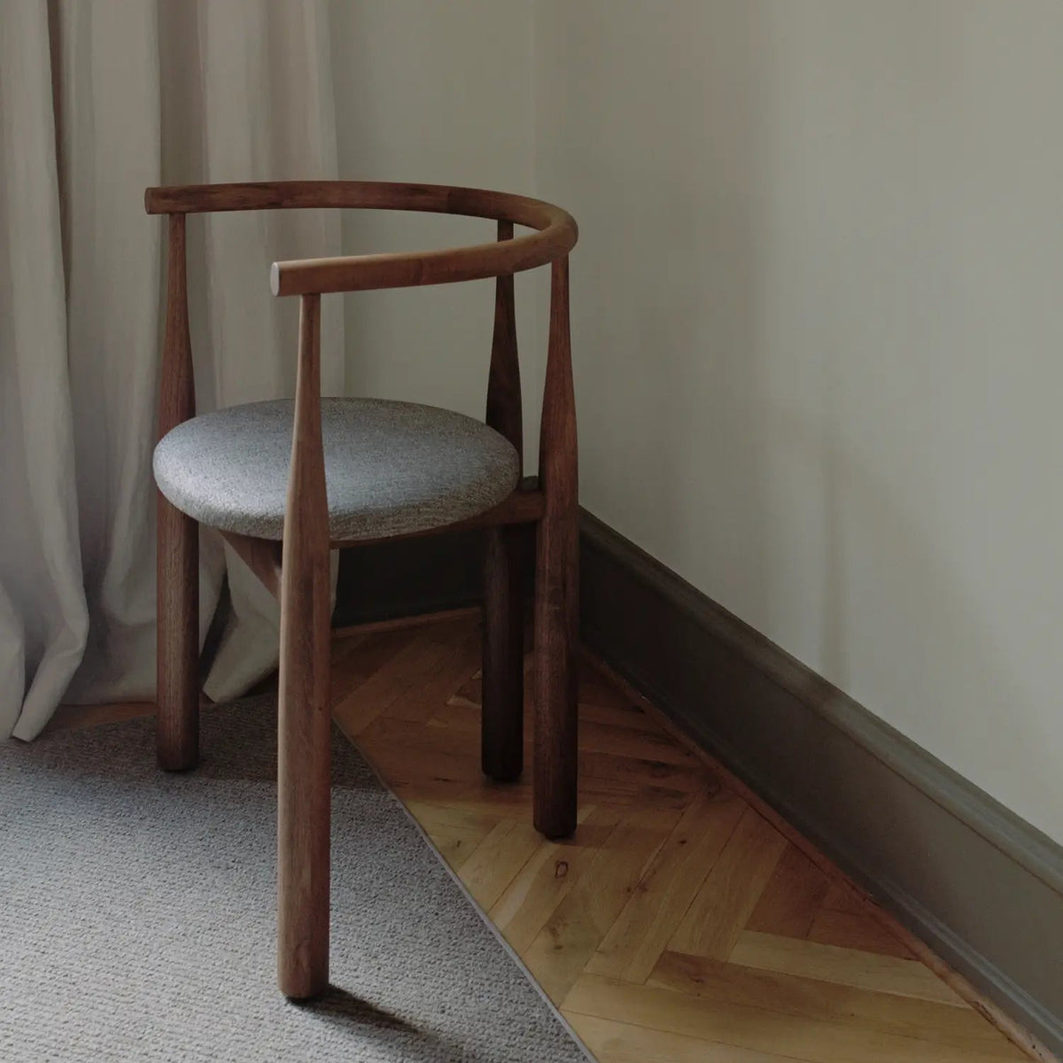 New Works Bukowski Chair Walnut w. Romo Linara 342#Frame/Fabric Color_Walnut w. Romo Linara 342