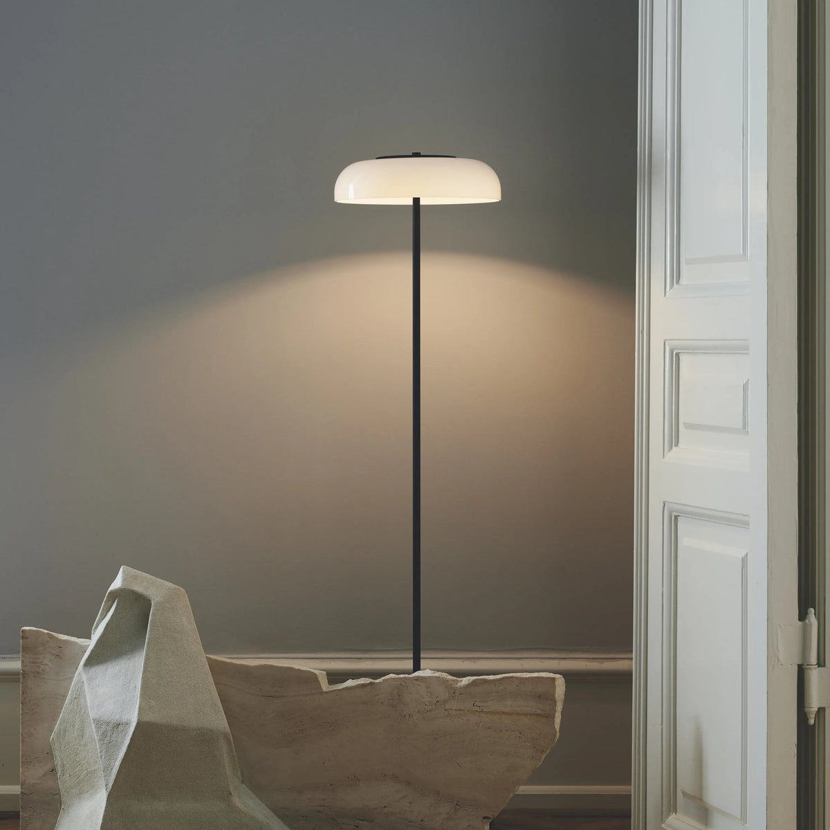 Nuura Blossi Floor Lamp, Black / Opal - KANSO#Finish_Black / Opal