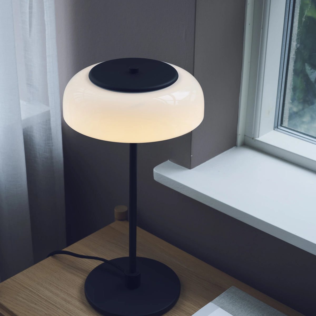 Nuura Blossi Table Lamp, Black / Opal - KANSO#Finish_Black / Opal