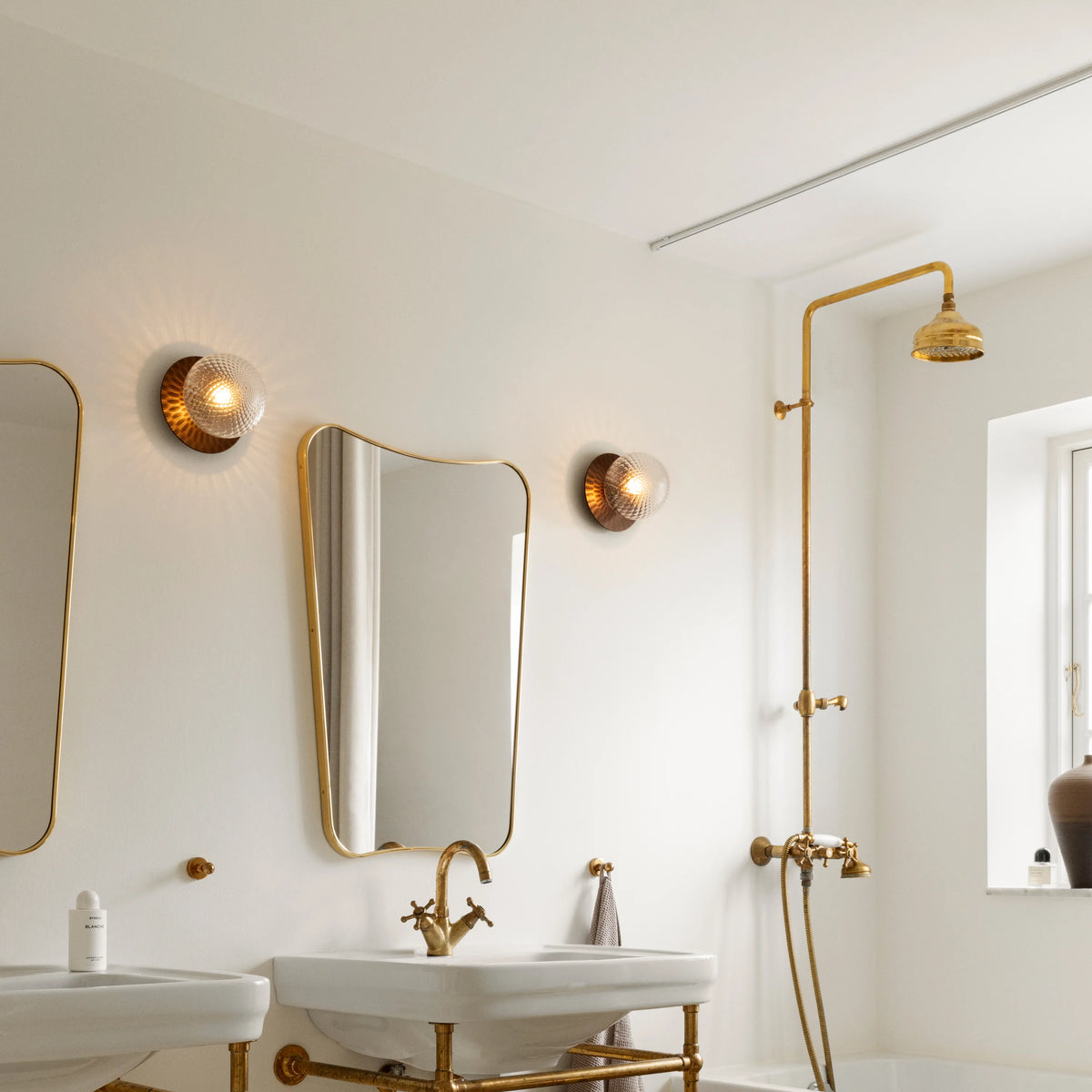 Nuura Liila 1 Wall Light Medium, Dark Bronze / Optic Clear - KANSO#Finish_Dark Bronze / Optic Clear