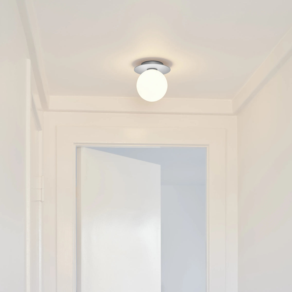 Nuura Liila 1 Wall Light Medium, Light Silver / Opal - KANSO#Finish_Light Silver / Opal