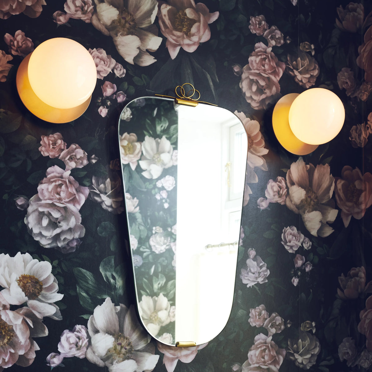 Nuura Liila 1 Wall Light Medium, Nordic Gold / Opal - KANSO#Finish_Nordic Gold / Opal