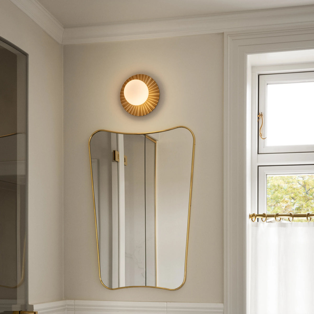 Nuura Liila Muuse Wall Light Small, Nordic Gold / Opal - KANSO#Finish_Nordic Gold / Opal