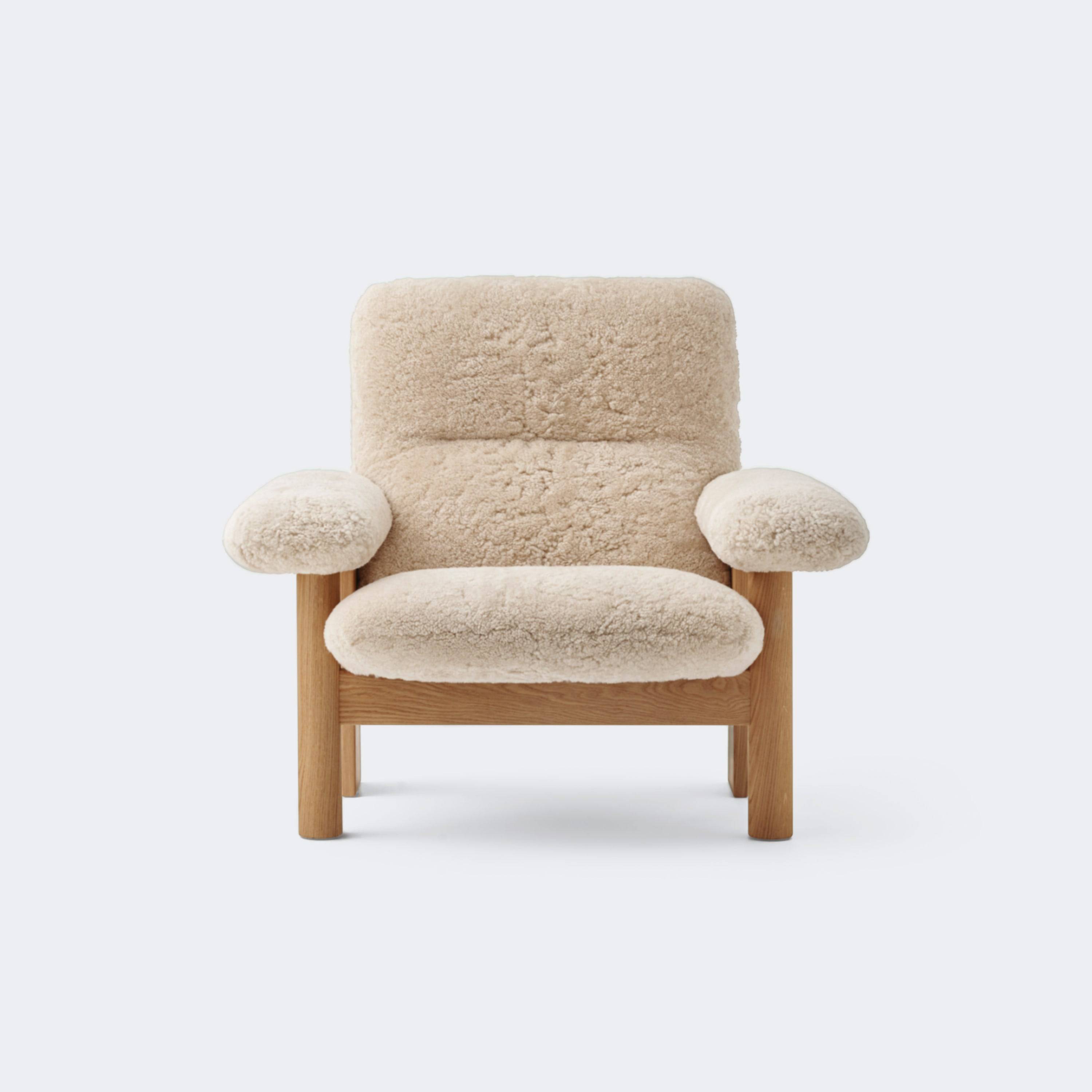 Audo Copenhagen Brasilia Lounge Chair Ready To Ship Natural Oak Sheepskin Curly (Nature) - KANSO