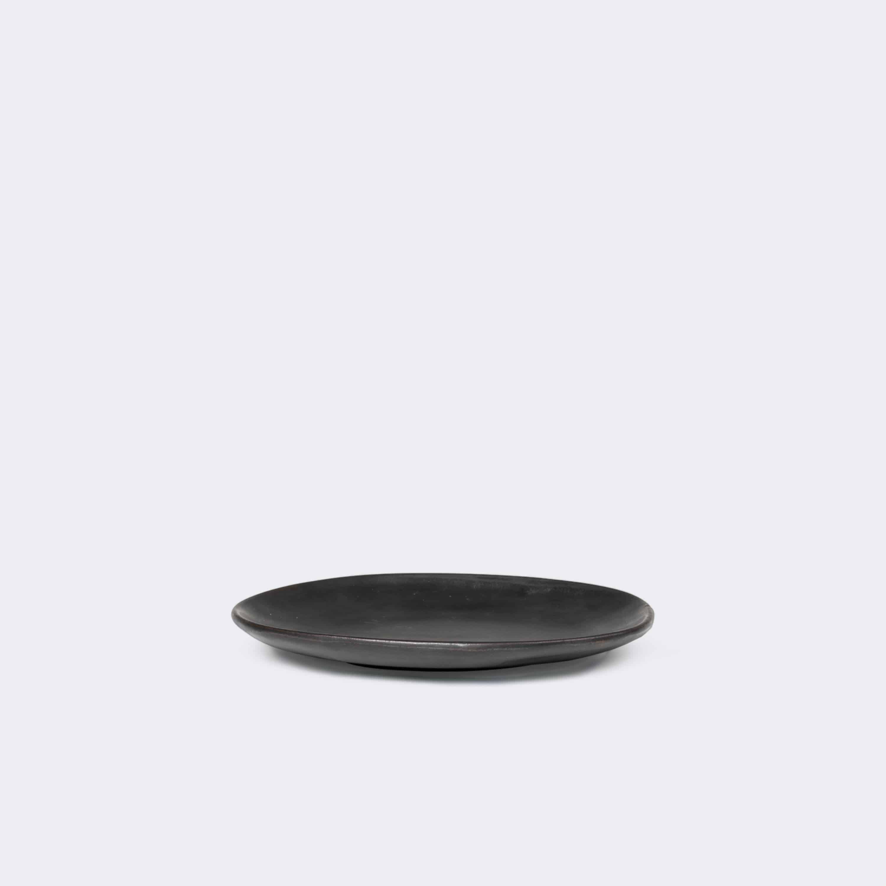 Ferm Living Flow Plate Small Black - KANSO