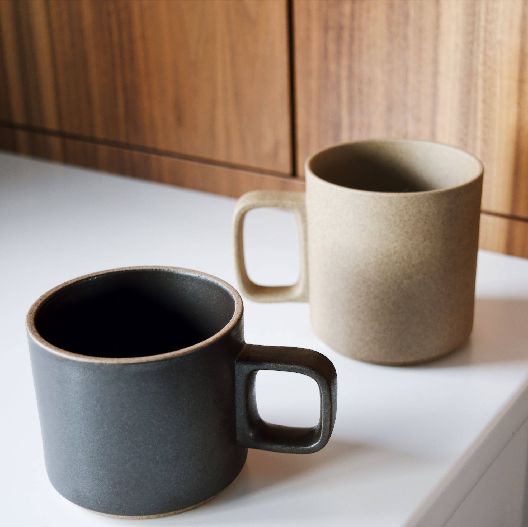 Hasami Porcelain Mug in Natural 15 oz. - KANSO