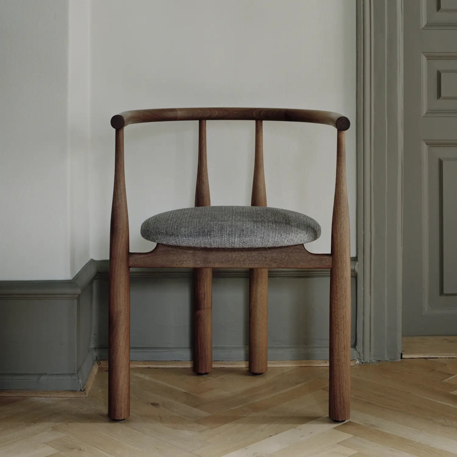New Works Bukowski Chair 8 Weeks Walnut, Carnarvon 022 - KANSO#Frame_Walnut, Carnarvon 022