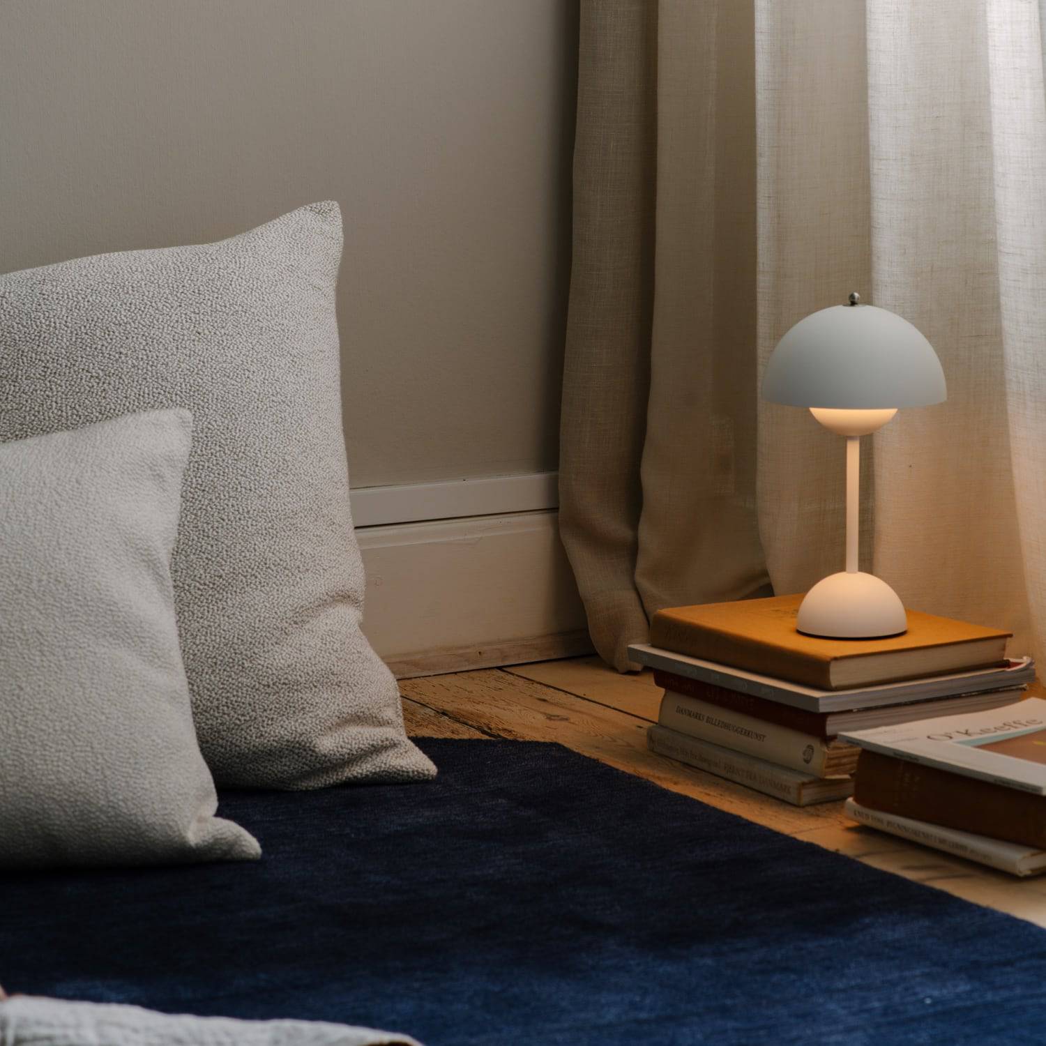 &Tradition Flowerpot VP9 Portable Table Lamp Matte Light Grey - KANSO#Color_Matte Light Grey
